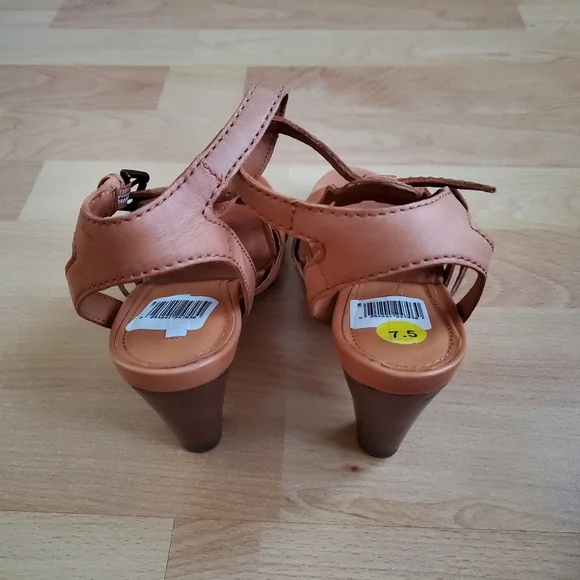 Shoes - Picture 3 of 4